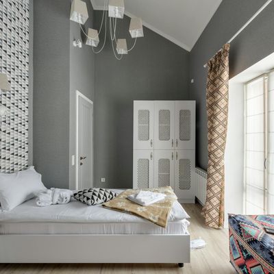 Minimalist training space with ample natural light and clean lines.